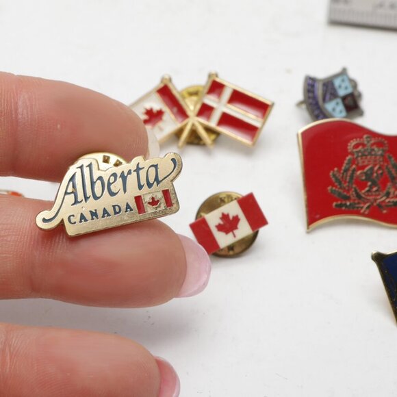 Vintage World Enammelled Metal Pins Travel Barbados Canada Italy Denmark Ireland - Picture 4 of 6